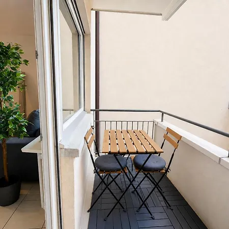 Book2stay -